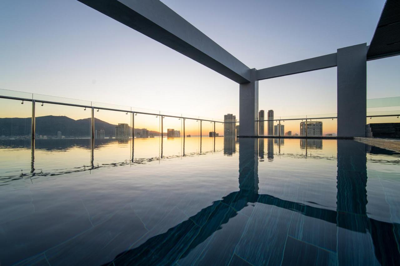 Luxtery Hotel & Spa Da Nang Bagian luar foto