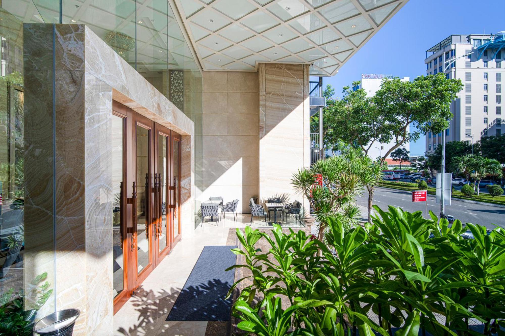 Luxtery Hotel & Spa Da Nang Bagian luar foto